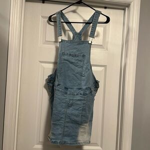Maternity skirt overalls, SHEIN size large. Fits maternity medium!